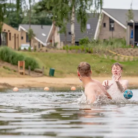 In Leukermeer By The Waterside Dağ evi