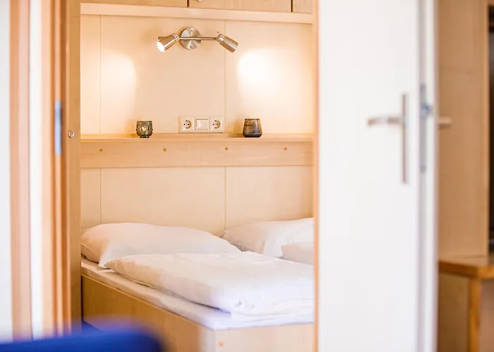 Chalet In Leukermeer By The Waterside Well (Limburg)