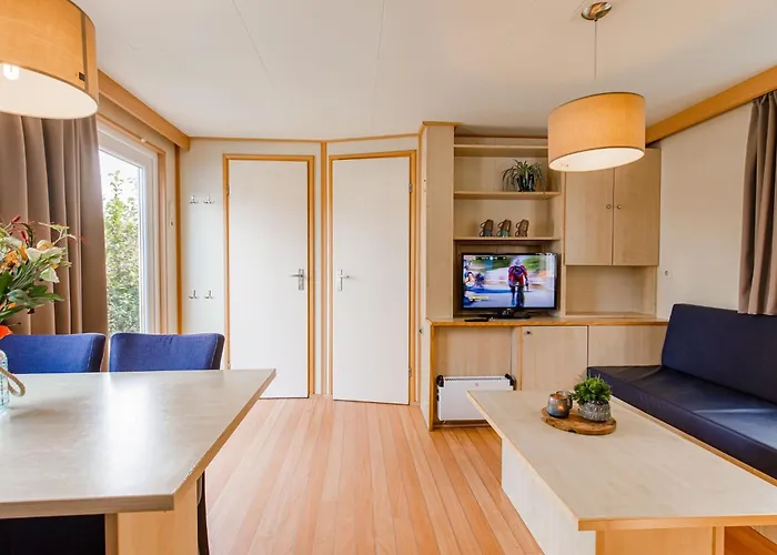 Chalet In Leukermeer By The Waterside Well (Limburg)