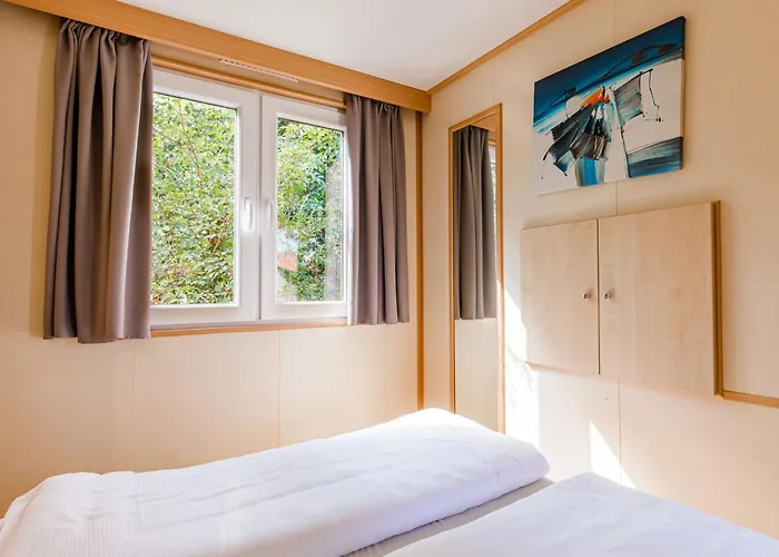 Chalet In Leukermeer By The Waterside Well (Limburg)