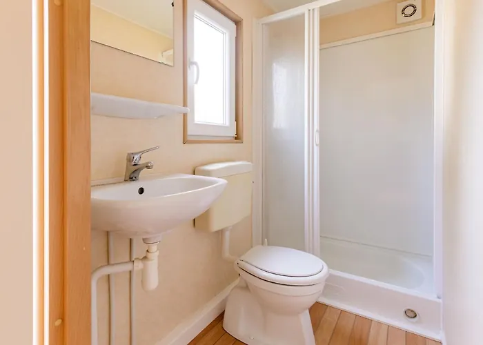 Chalet In Leukermeer By The Waterside *