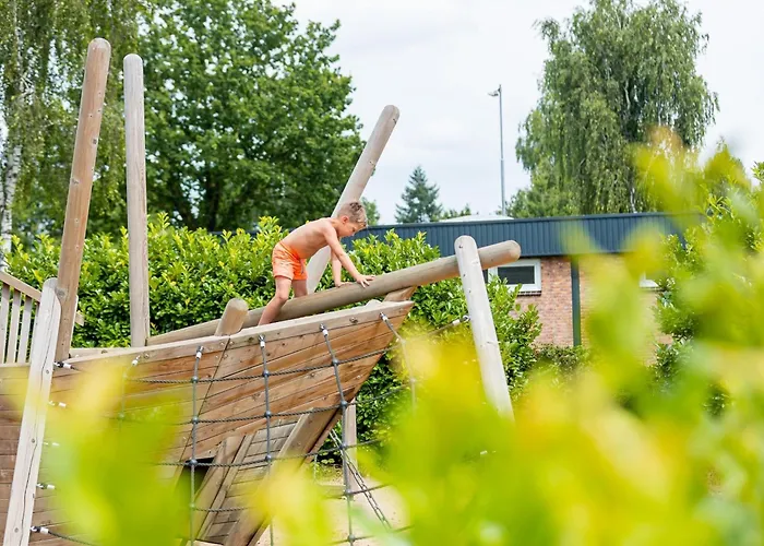 Chalet In Leukermeer By The Waterside Well (Limburg)