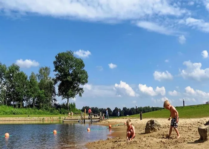Chalet In Leukermeer By The Waterside Well (Limburg)
