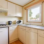 In Leukermeer By The Waterside בקתה