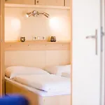 בקתה In Leukermeer By The Waterside Well (Limburg)