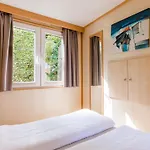 בקתה In Leukermeer By The Waterside Well (Limburg)