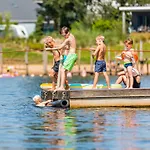 In Leukermeer By The Waterside בקתה *