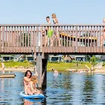 In Leukermeer By The Waterside בקתה *