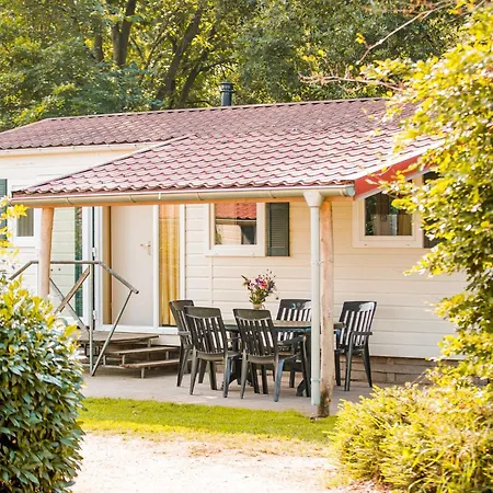 In Leukermeer By The Waterside בקתה *