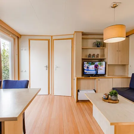 Chalet In Leukermeer By The Waterside Well (Limburg)