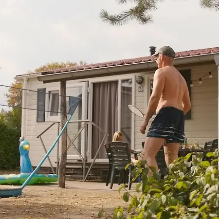 In Leukermeer By The Waterside בקתה *